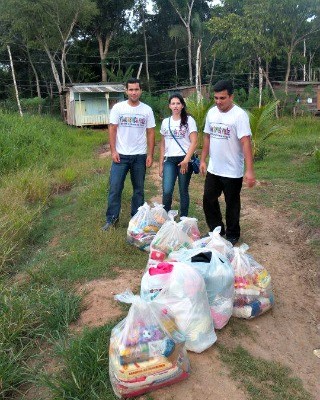 Por meio do aplicativo, voluntários combinam o bairro e o horário das visitas e entregas (Foto: Reprodução Facebook)