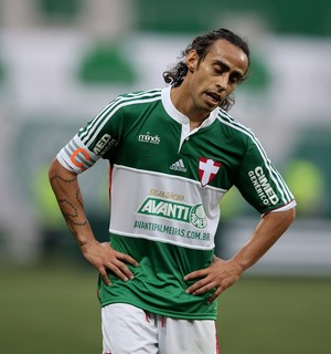 De férias, Valdivia faz tratamento para recuperar lesão e ajudar o Palmeiras