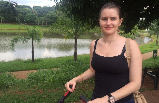 Érika Ribeiro Mendonça é contra o horário de verão em Goiás (Foto: Sílvio Túlio/G1) Érika Ribeiro Mendonça é contra o horário de verão em Goiás (Foto: Sílvio Túlio/G1)