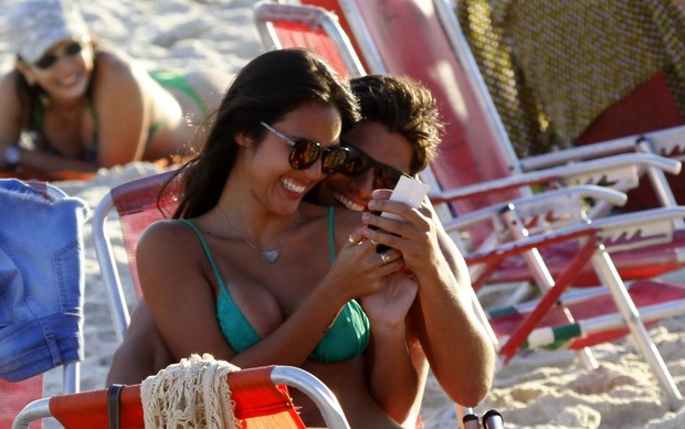 Bruno Gissoni e namorada (Foto: Delson Silva / AgNews)