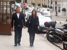 Ronaldo Fenômeno e Paula Morais passeiam de mãos dadas em Paris