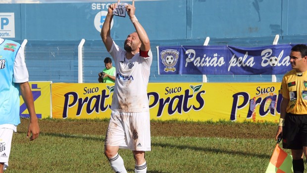 Atacante Rodrigo Gral comemora gol pelo Operário-MS