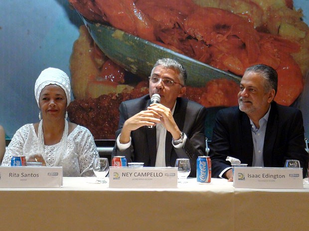 Rita Santos, da ABAM, secretários da Secopa Municipal e Estadual, Ney Campelo e Isaac Edngton, Bahia (Foto: Lílian Marques/ G1)