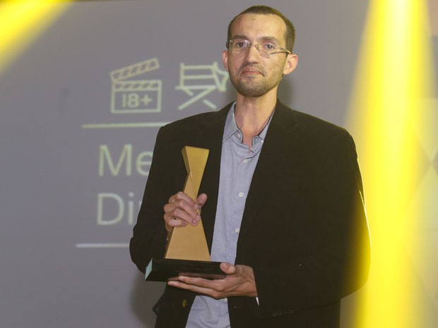 Marcos Morais mostra o troféu de melhor diretor no Prêmio Sexy Hot 2015, vencido pelo filme 'Cornolândia, o submundo dos cornos' (Foto: Eduardo Viana/Divulgação) Marcos Morais mostra o troféu de melhor diretor no Prêmio Sexy Hot 2015, vencido pelo filme 'Cornolândia, o submundo dos cornos' (Foto: Eduardo Viana/Divulgação)