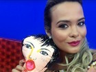Geisy Arruda posta foto com boneca inflável. 'Melhor que ter amante né?'