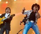 Chitãozinho & Xororó arrasam com 'modão' (Érico Andrade/G1)