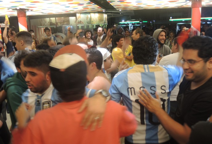 torcida argentina em copacabana (Foto: Janir Júnior)