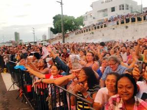 Multidão acompanhou missa na Pedra do Rosário, em Natal (Foto: Ricardo Araújo/G1)