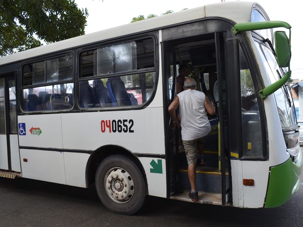 CTMac diz que redução da frota ocorre no período de férias escolares (Foto: Maiara Pires/G1)