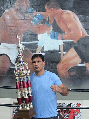 Minotauro comemora uma década da vitória sobre o gigante Bob Sapp (Foto: Divulgação / Team Nogueira)