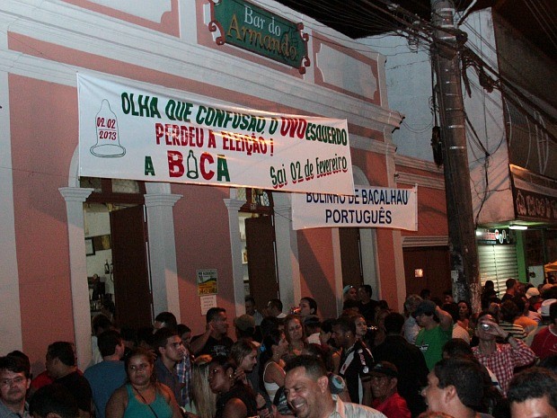 Tradicional bar no Centro da capital amazonense é sede da folia (Foto: Frank Cunha/G1)