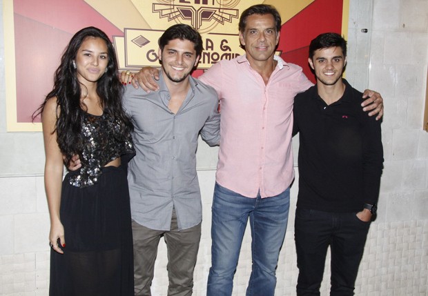 Yanna Lavigne, Bruno Gissoni, Beto Simas e Felipe Simas (Foto: Felipe Assumpção e Léo Marinho/AgNews)