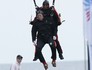  Bush festeja 90 anos saltando de paraquedas (AP Photo/Robert F. Bukaty)