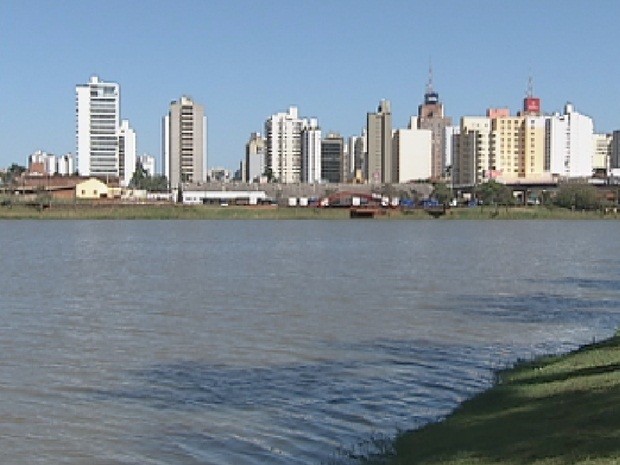 Assoreamento está diminuindo profundidade da represa de Rio Preto (Foto: Reprodução/ TV TEM)