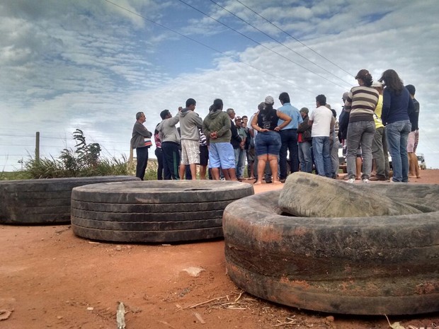 Rodovia em Regência é liberada após mais de 30 horas de protesto (Foto: Kaio Henrique/ TV Gazeta)