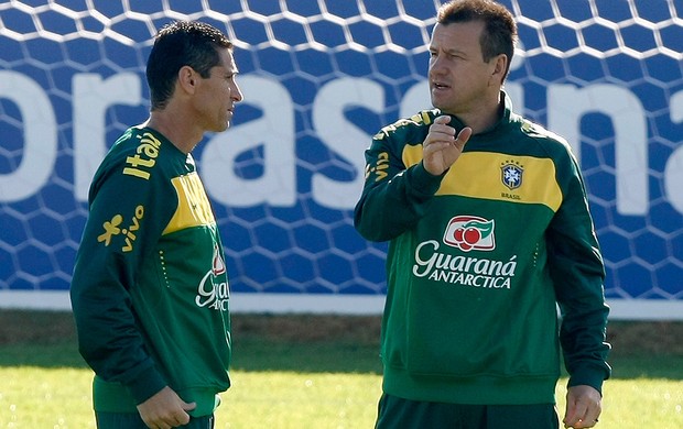 Dunga e Jorginho no treino do Brasil (Foto: agência Reuters)