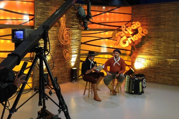 Bastidores do Galpão: Neto e Gujo no estúdio da RBS TV (Foto: Fernando Alencastro/ RBS TV)