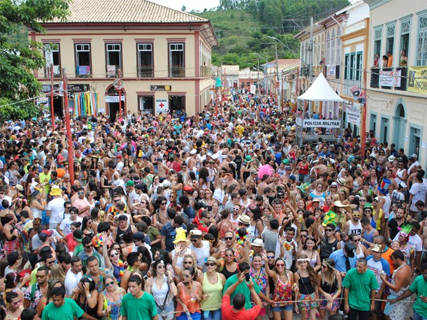 Bloco do Barbosa anima 30 mil foliões no Carnaval de São Luiz do Paraitinga (Foto: Daniel Corrá/G1)