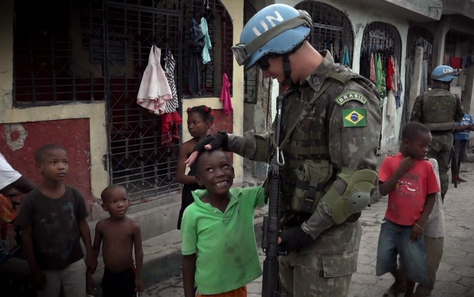 Caldeirão exibe reportagem emocionante no Haiti (Foto: TV Globo)
