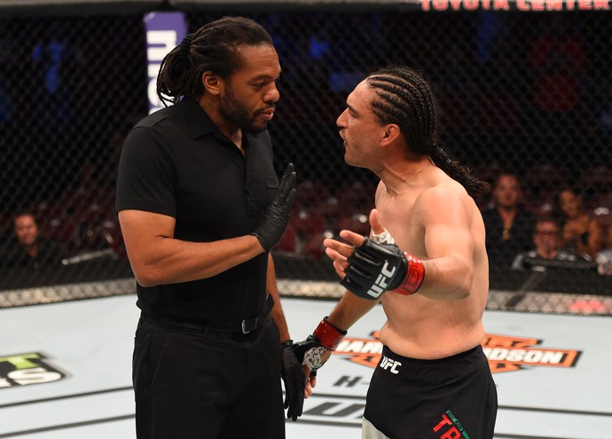 Francisco Treviño Herb Dean UFC 192 MMA (Foto: Getty Images)