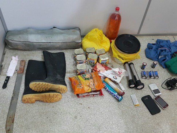 Mulher foi detida suspeita de levar kit para marido que fugiu de presídio no Acre (Foto: Arquivo da Polícia)