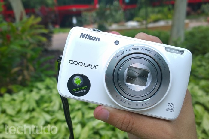 Lente da Nikon Coolpix S810c proporciona bom foco no primeiro plano (Foto: Lucas Mendes/TechTudo) Lente da Nikon Coolpix S810c proporciona bom foco no primeiro plano (Foto: Lucas Mendes/TechTudo)