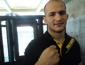 Cigano cinturão UFC (Foto: Wagner Bordin / Sportv.com)