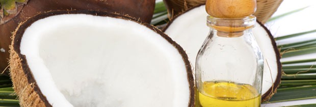 O óleo de coco protege a pele do sol (Foto: Think Stock)