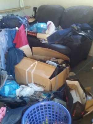 Quarto revirado após furto em condomínio do Vicente Pires; operador de câmera da TV Globo foi supreendido enquanto estava trabalhando (Foto: Arquivo pessoal/Divulgação)