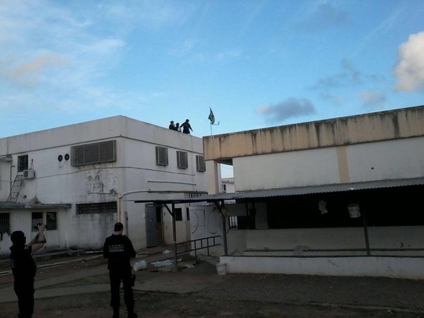 Agentes deflagraram operação nos pavilhões 4 e 5 de Alcaçuz (Foto: G1/RN)