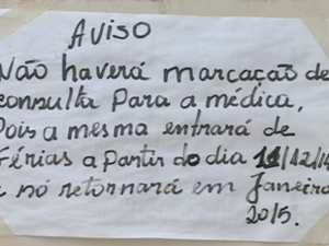 Aviso explica falta de médico na Unidade de Saúde em Petrolina (Foto: Reprodução/TV Grande Rio)