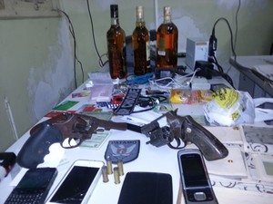 Polícia recuperou material apreendido com criminosos na noite desta quint-feira (25) em Natal (Foto: Reprodução/Inter TV Cabugi)