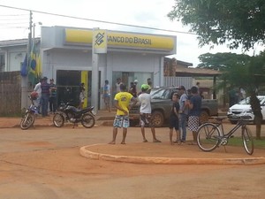 Agência bancária foi alvo de bandidos em Nova Maringá (MT) (Foto: Divulgação/PM-MT)