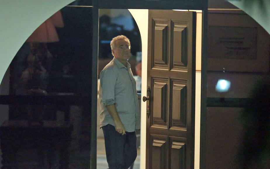 Ministro do STF afasta Renan Calheiros da presidência do Senado