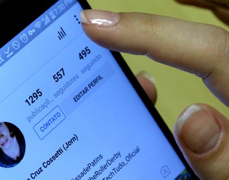 Acesse os dados dos posts do Instagram no topo da interface no iPhone e no Android  (Foto: Camila Peres / TechTudo)