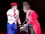 Artistas de circo fazem show para 80 crianças em entidade do DF