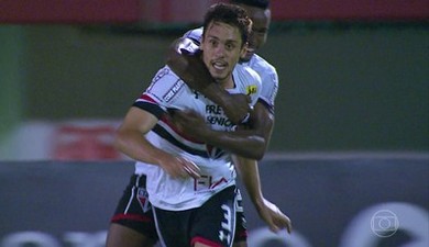 São Paulo derrota o Fluminense de virada e respira no Brasileiro