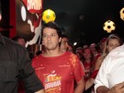 Sem a mulher e os filhos, Marcelo Serrado curte carnaval em São Paulo