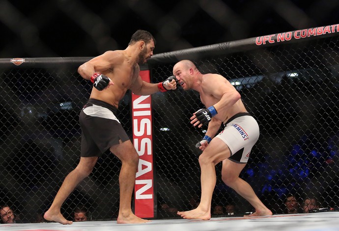 Rogério Minotouro x Patrick Cummins UFC 198 (Foto: Giuliano Gomes/PR PRESS)