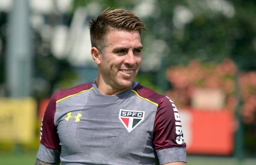 Buffarini foi um pedido de Bauza no Tricolor, e só chegou à seleção com ele (Foto: Erico Leonan / site oficial do São Paulo FC)