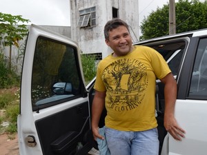 Josué afirma que deu entrada na compra de um carro juntando moedas (Foto: Flávio Godoi/G1)