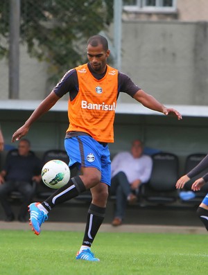 Naldo treina no time titular do Grêmio (Foto: Lucas Uebel/ Grêmio FBPA)