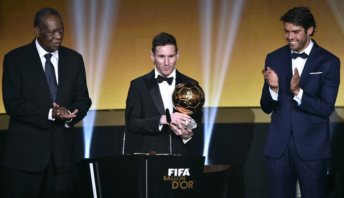 Kaká aplaude Messi  (Foto: FABRICE COFFRINI / AFP)