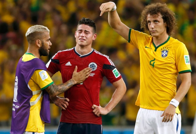 Daniel Alves david luiz Brasil e James rodriguez Colombia Arena Castelão (Foto: Agência Reuters)
