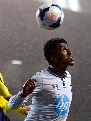 Sem convocados, Timão celebra Paulinho na Copa: “Alegria grande”