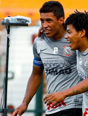 Romarinho e Paulinho comemoram gol do Corinthians contra o Sport (Foto: Daniel Augusto Jr. / Ag. Corinthians)