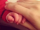 Claudia Leitte posta foto da mãozinha de Rafael