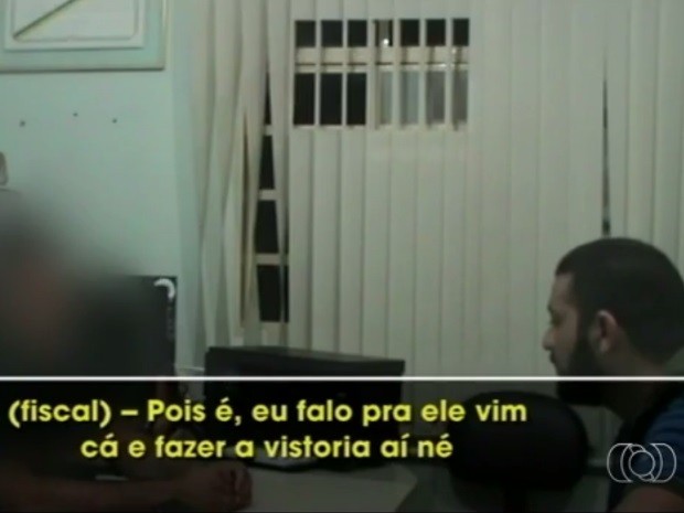 Fiscal é preso suspeito de cobrar dinheiro para evitar fiscalização em Rio Verde Goiás (Foto: Reprodução/TV Anhanguera)
