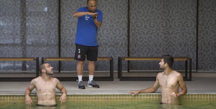 Corintianos Curtem Piscina Em Bh Antes De Embarcar Para Manaus