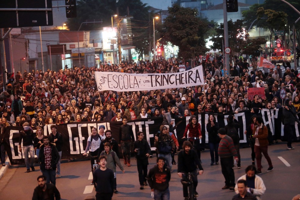 Manifestantes durante protesto que teve concentração no Largo da Batata  (Foto: Alex Silva/Estadão Conteúdo)